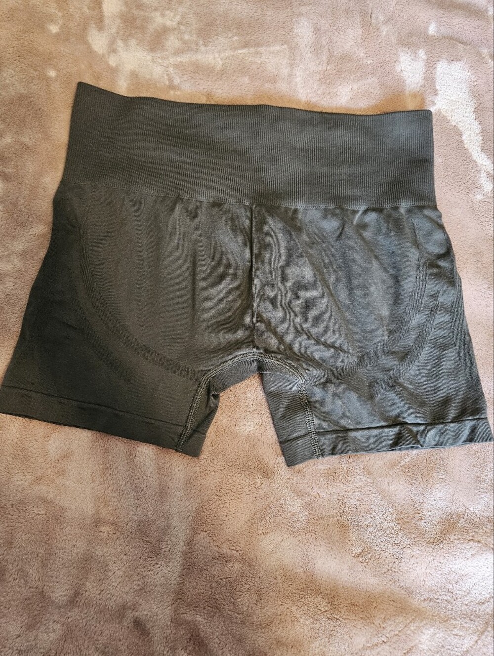 Gymshark Everyday Seamless Shorts in Dark Olive Green - Picture 2 of 8